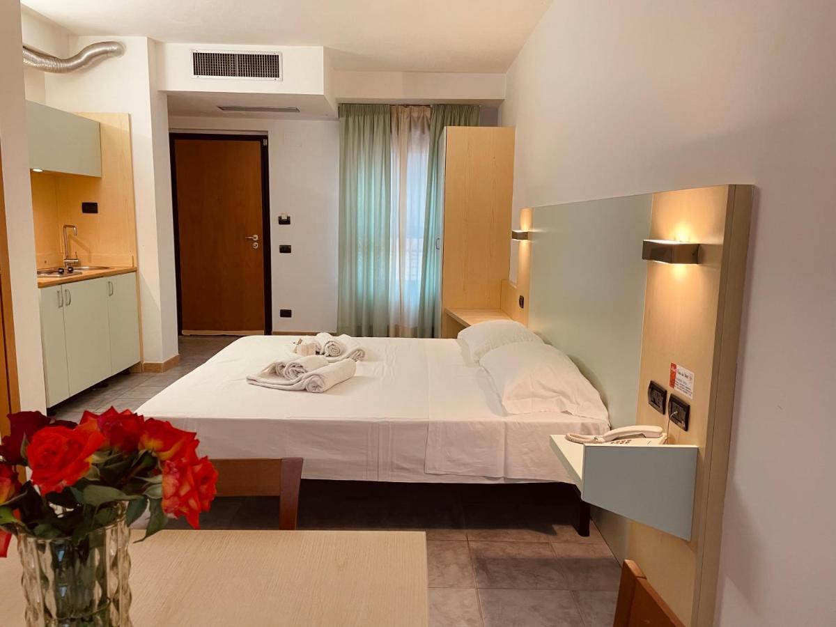 Hotel Grecale - فينتورينا تيرمي المظهر الخارجي الصورة