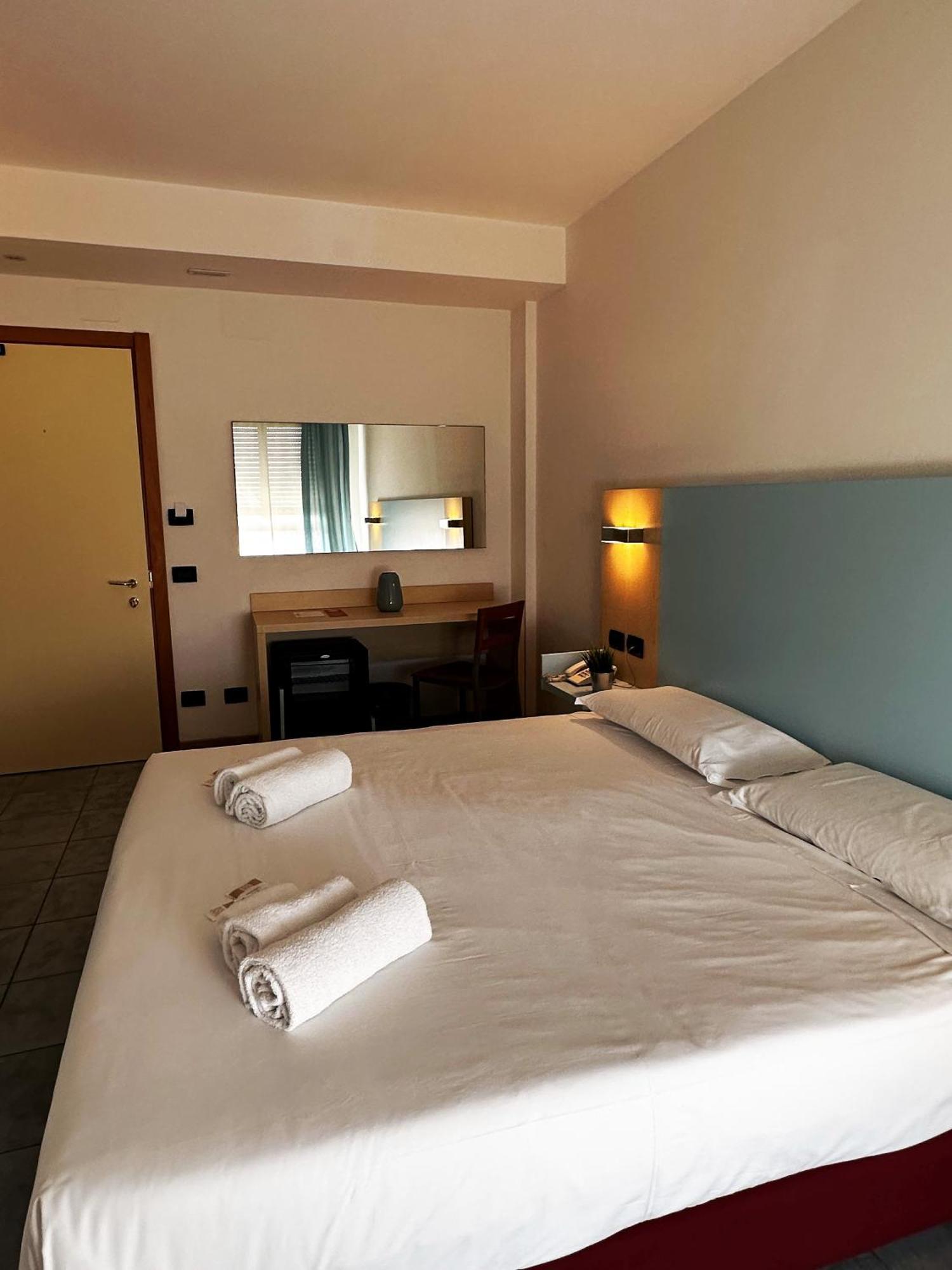 Hotel Grecale - فينتورينا تيرمي المظهر الخارجي الصورة